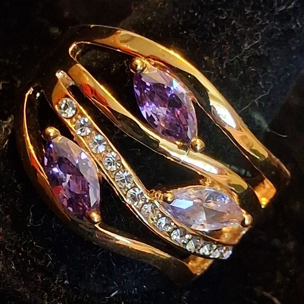 Elegant Goldtone and Purple Gemstone Ring 11 1/4